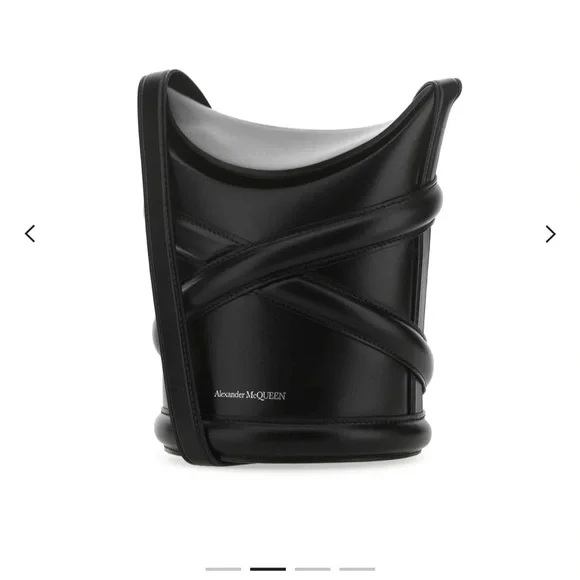 Alexander McQueen The Curve Bucket Bag in Black - Picture 2 of 11